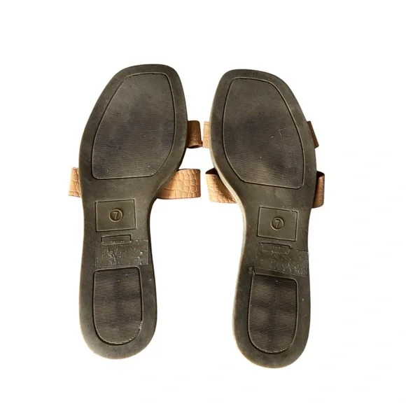 Tan Croc-Embossed Women's Slide Sandals, size 7 - Picture 3 of 3
